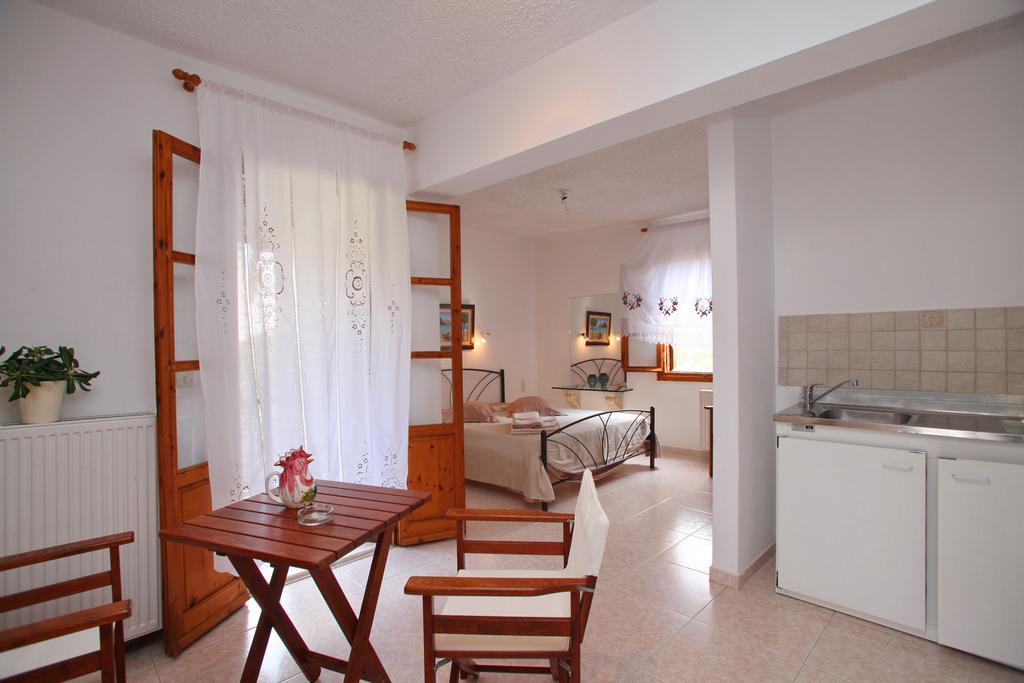 Marlitsis Apartments & Studios Скопелос Екстериор снимка